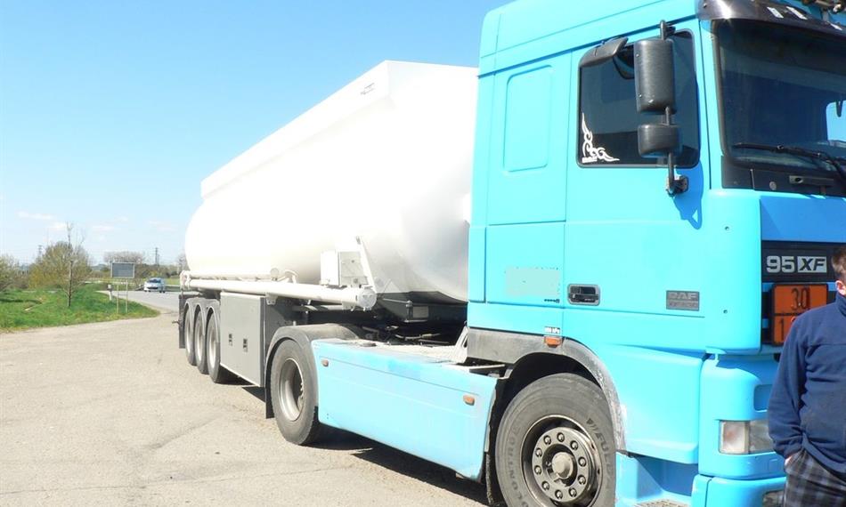 2015-4-28-1048cisternová souprava (7)a.jpg